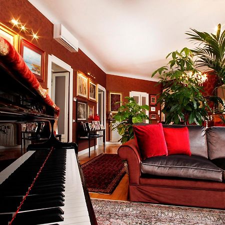Luxury Room In Central Art Nouveau Building Next To Metro Station Milano Esterno foto