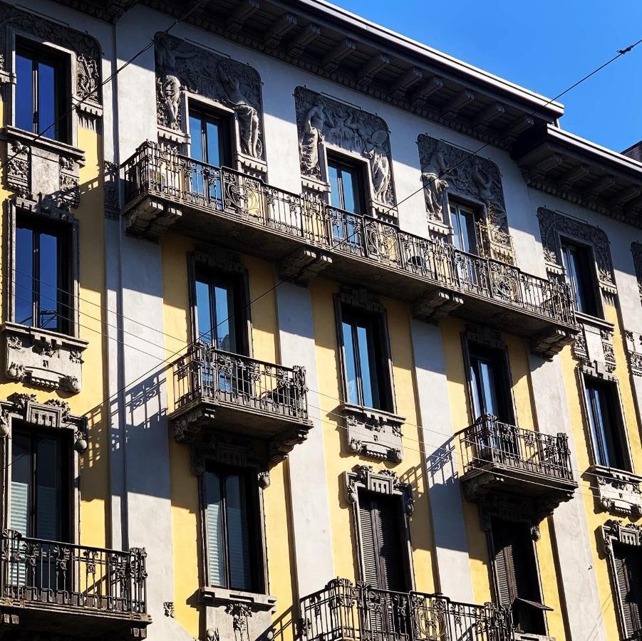 Luxury Room In Central Art Nouveau Building Next To Metro Station Milano Esterno foto