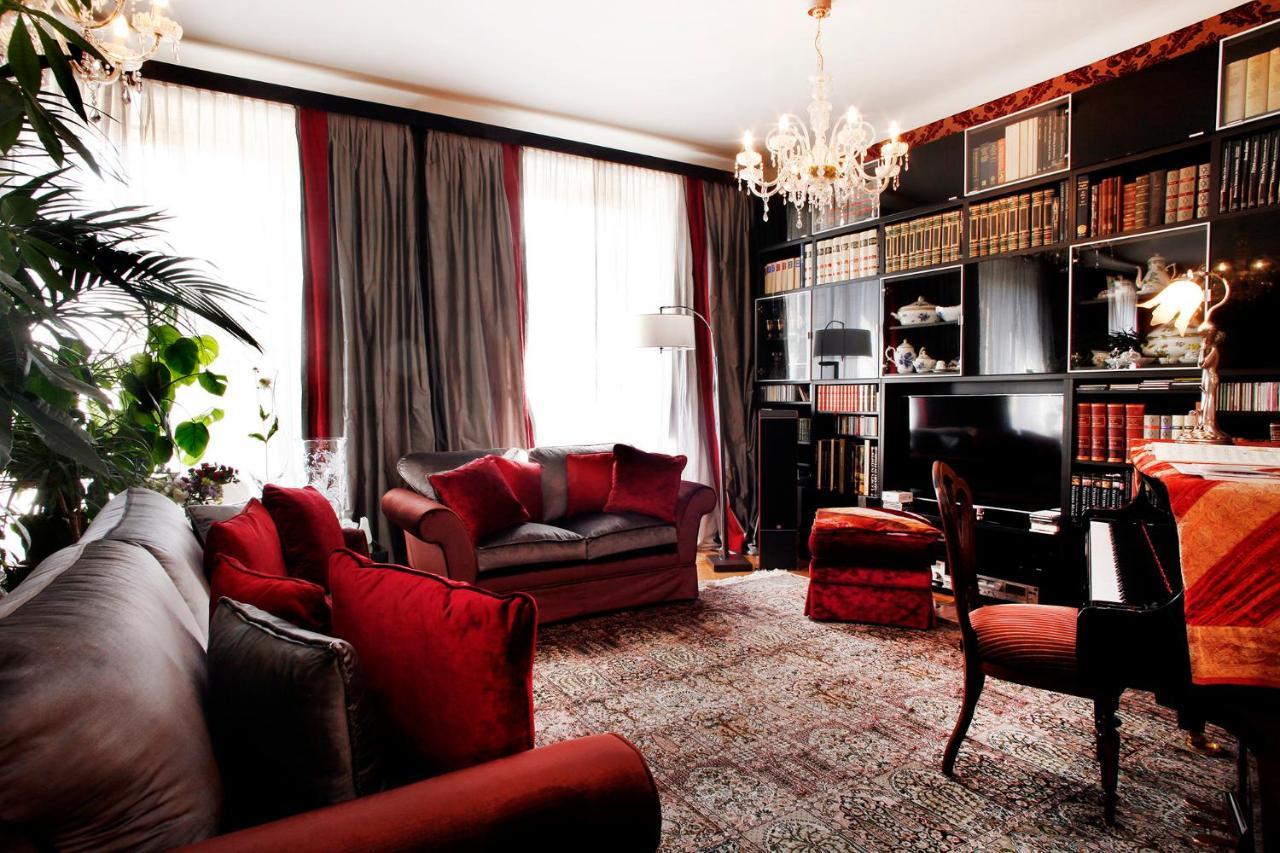 Luxury Room In Central Art Nouveau Building Next To Metro Station Milano Esterno foto
