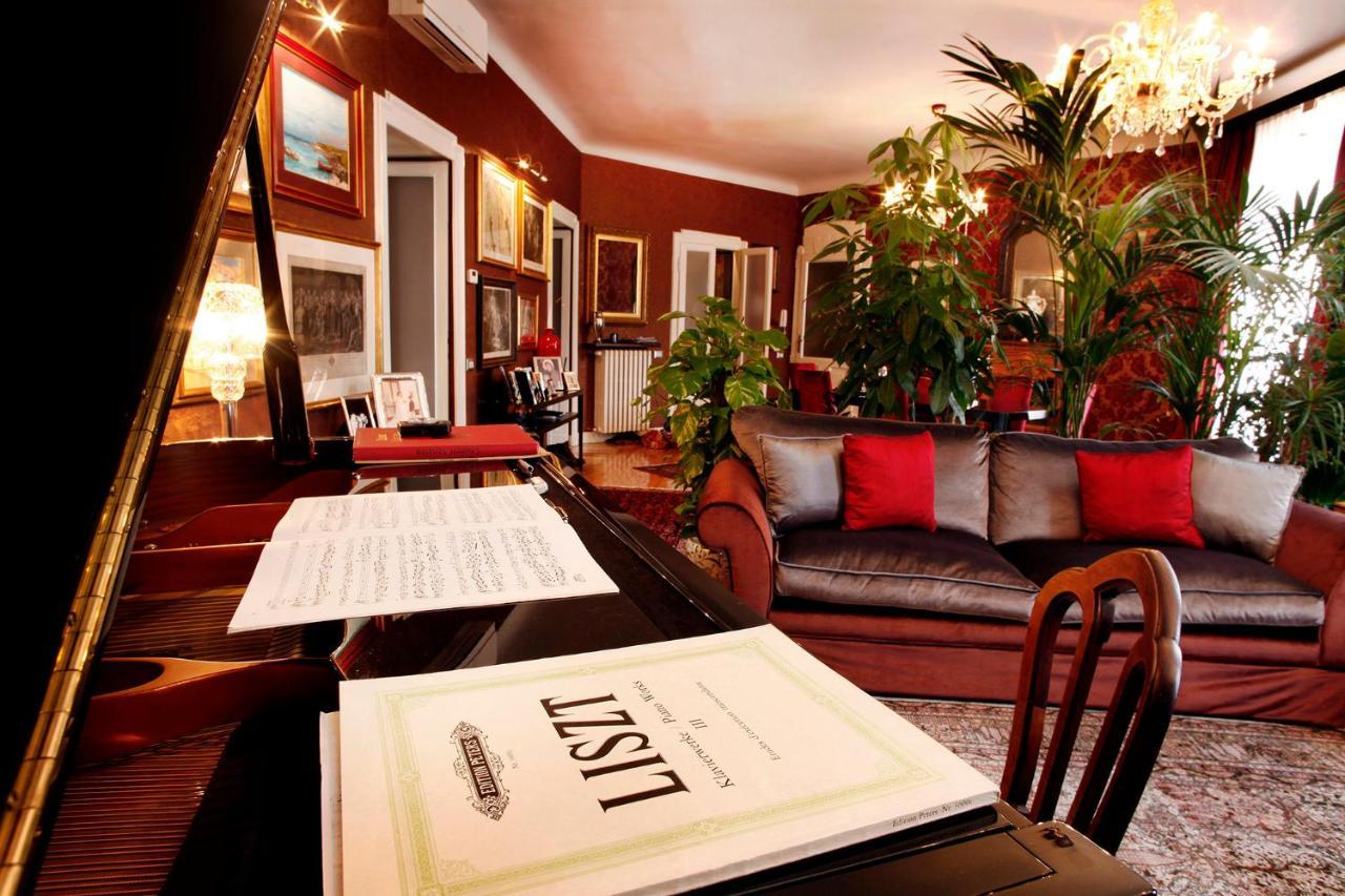 Luxury Room In Central Art Nouveau Building Next To Metro Station Milano Esterno foto