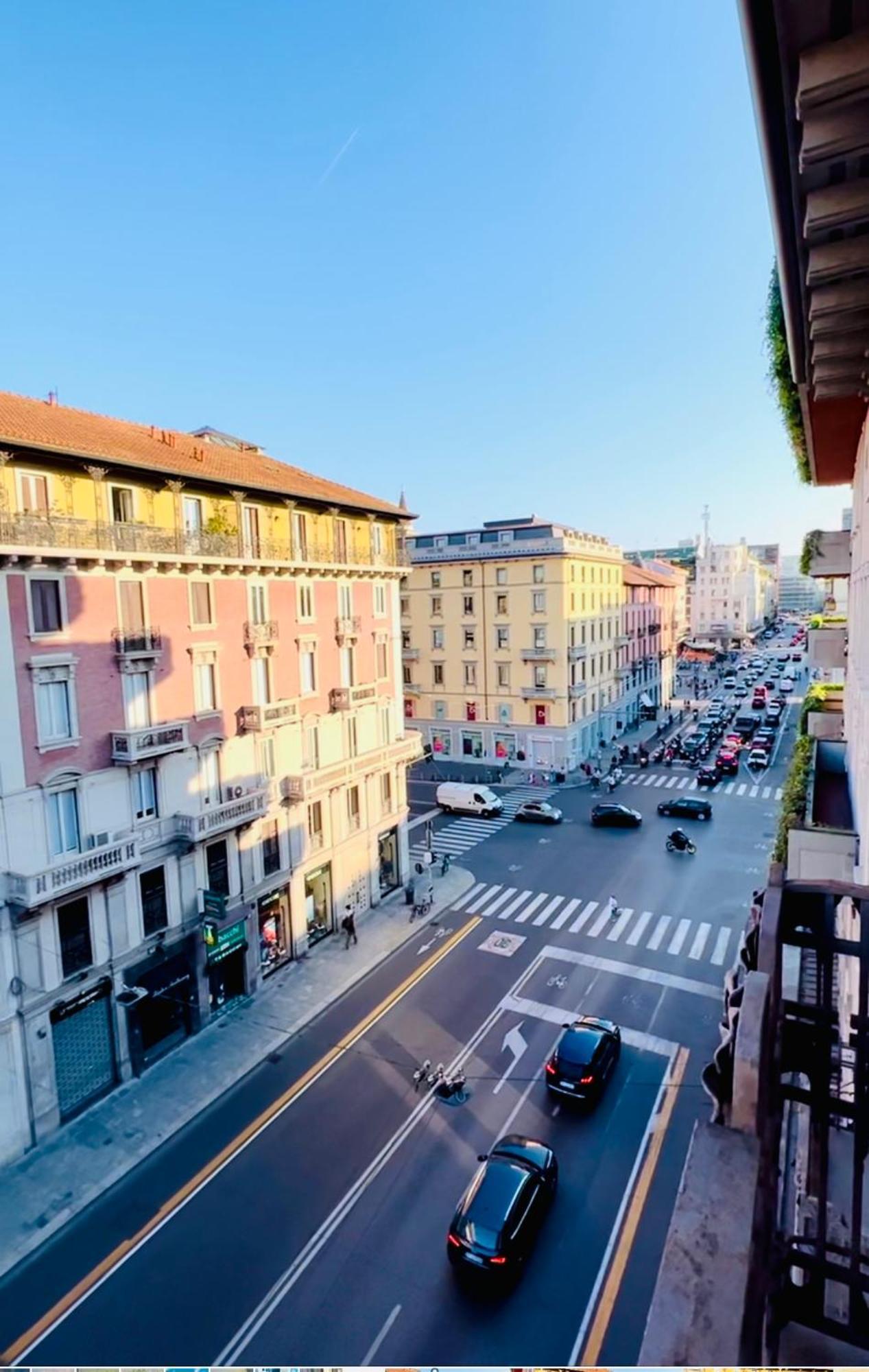 Luxury Room In Central Art Nouveau Building Next To Metro Station Milano Esterno foto
